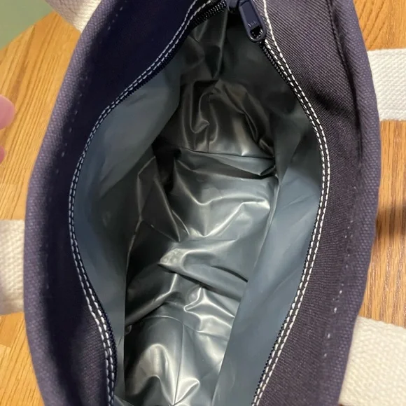 Lands End  Stylish Canvas Tote Insulated Lunch Bag with Navy Accents - Picture 6 of 12